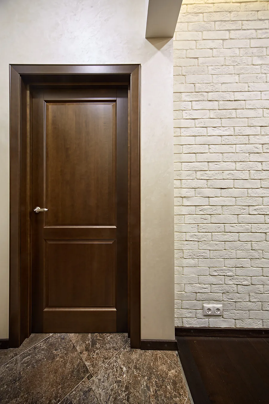 Дверь Кантри Старый орех в квартире